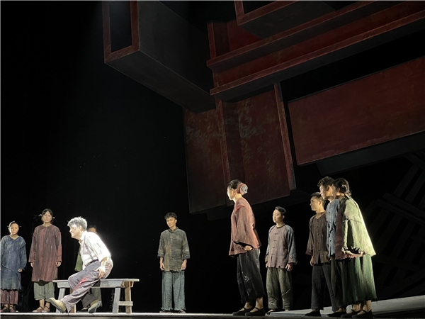 宜宾叙州：话剧《雾中灯塔》成功首演
